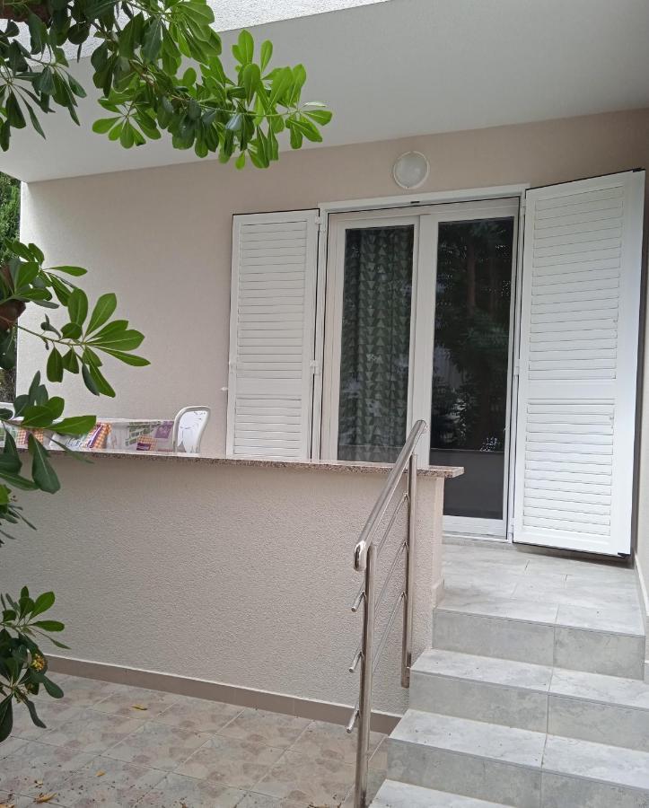 Renco Apartment