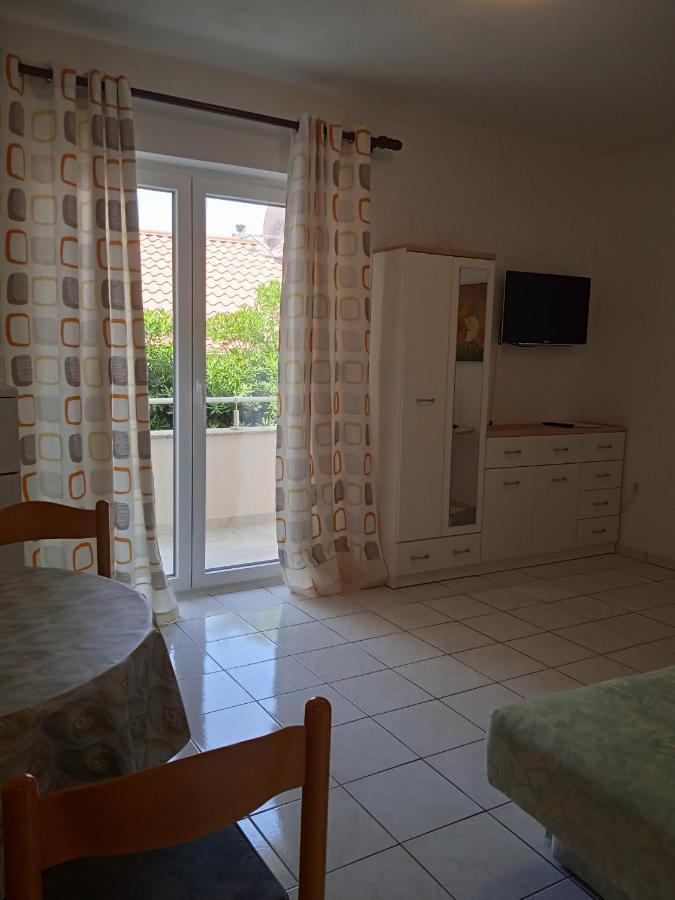Renco Apartment *