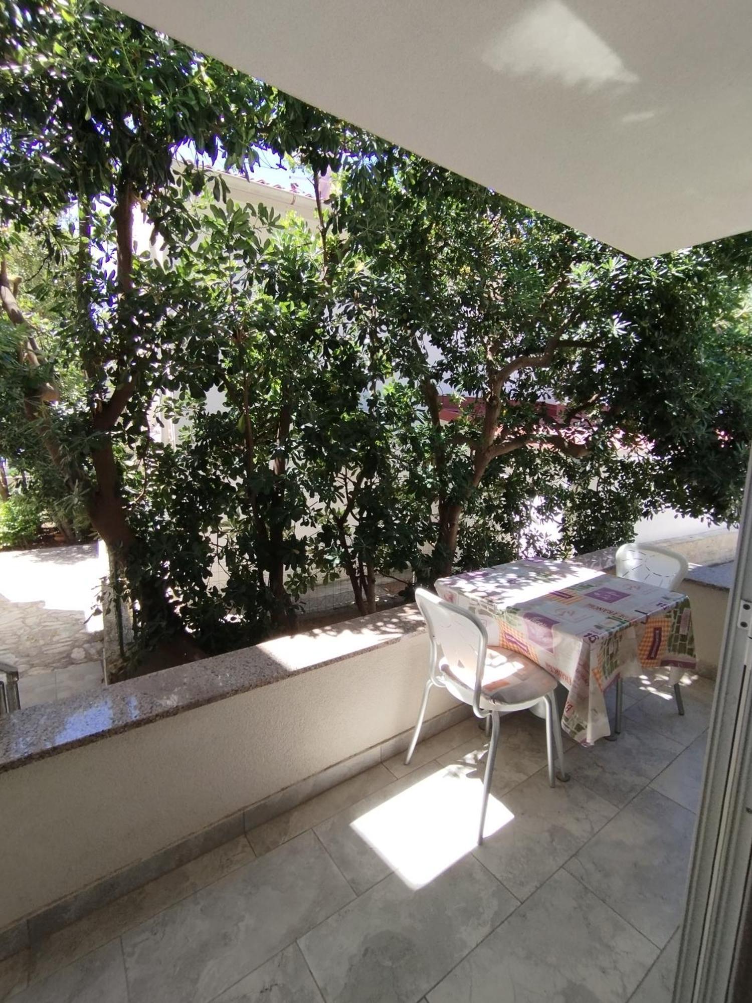 Renco Apartment