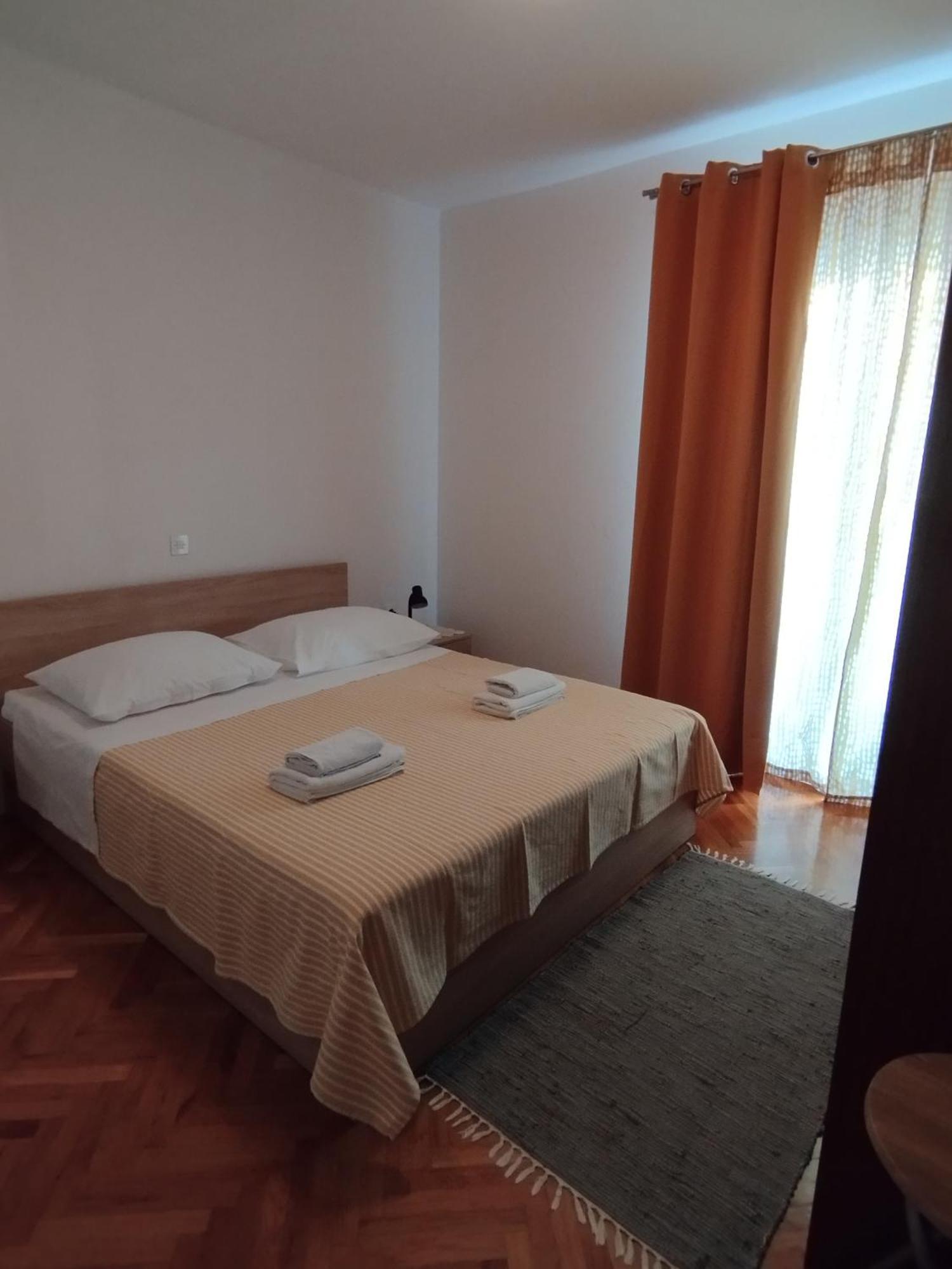 Renco Apartment *